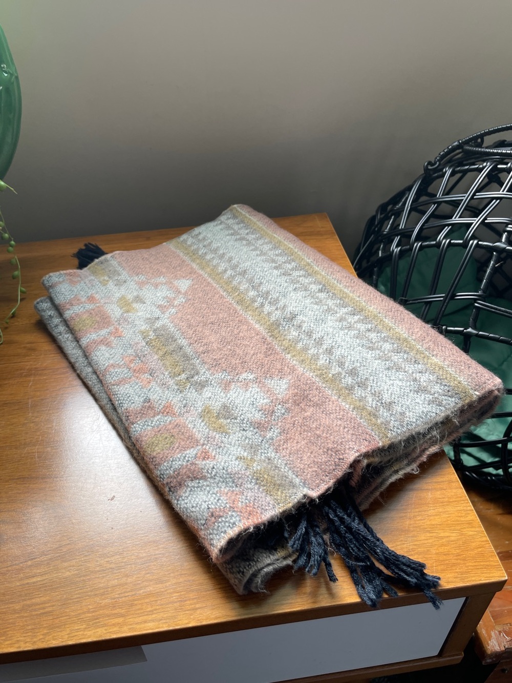 vintage cashmere scarf desert gray and pink LN mint condition - Picture 3 of 8